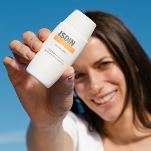 ضد آفتاب اکتیو یونیفای بی رنگ ایزدین SPF50